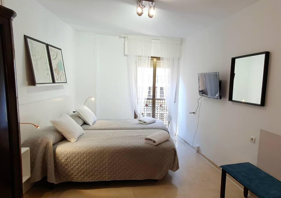 Acogedor Y Centrico Con Parking Apartman Granada Kültér fotó
